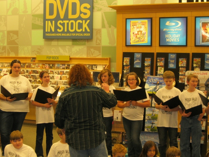 Hudson Valley Youth Chorale singing at Barnes & Noble in Kingston, NY on 11/23/2010